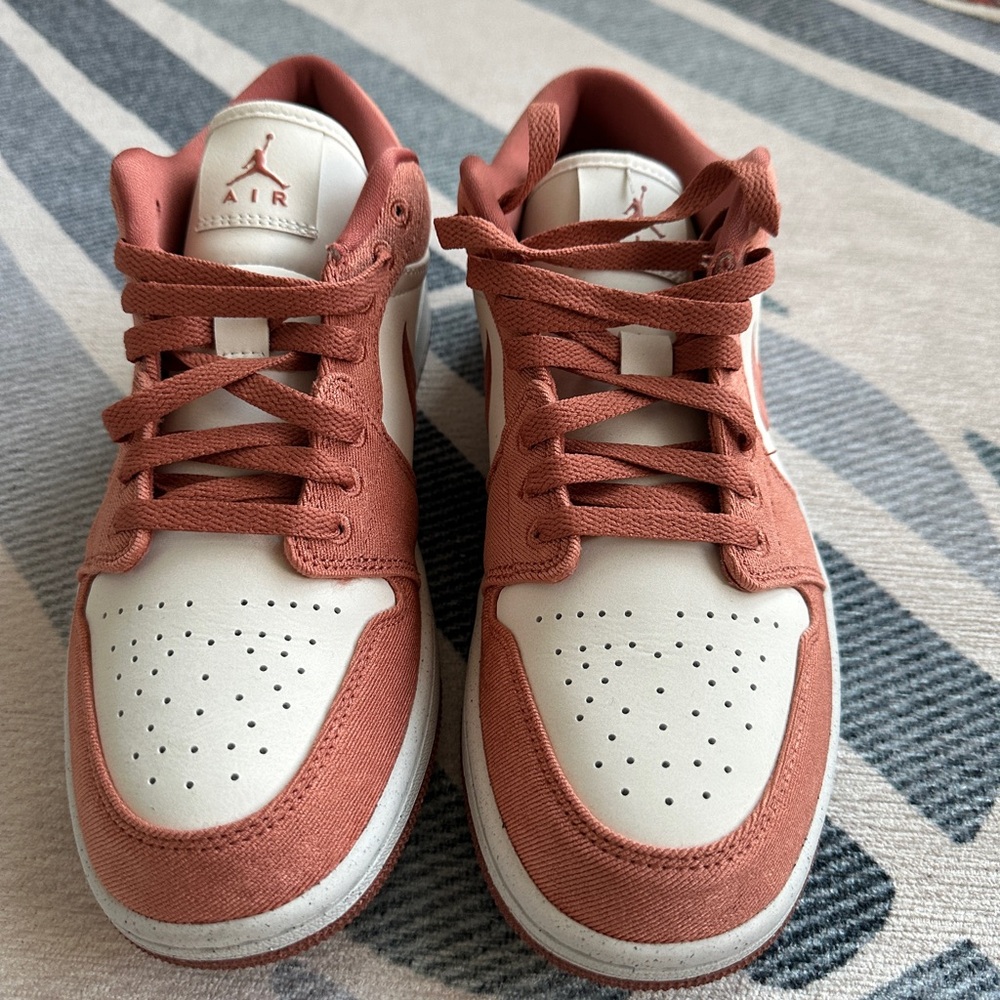 NIKE JORDANS WOMENS